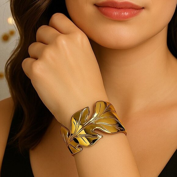 ๐Boho Luxe 18K Gold Plated Leaf Cuff Bracelet Adjustable Open Bangle Chic - Picture 1 of 10